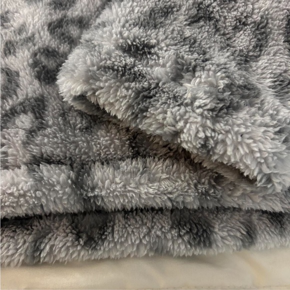 Leopard print Sweater - Picture 2 of 3